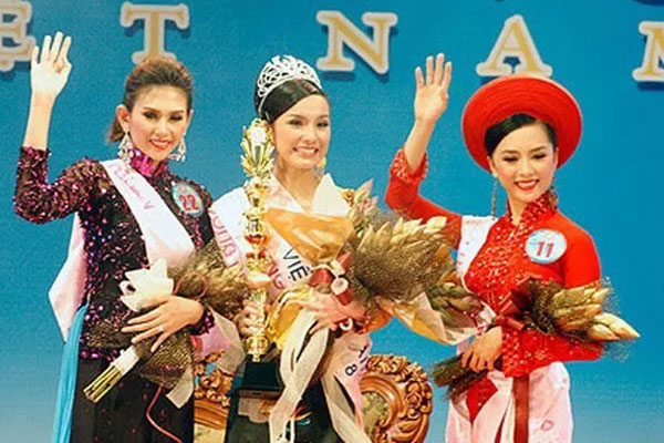 Cười ngất vì màn cosplay thí sinh Hoa hậu Hoàn vũ năm xưa của Võ Hoàng Yến: Chị đại phiên bản phèn hơn nhưng thu hút lạ-3