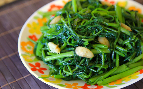 Người phụ nữ 65 tuổi tử vong đột ngột sau bữa ăn, bác sĩ tố cáo 4 thực phẩm để càng lâu càng dễ ngộ độc nhưng nhiều người không biết-2