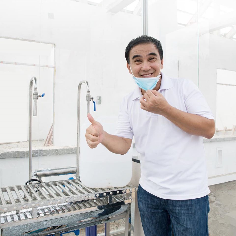 Quyền Linh: Nhiều người đến tận nhà tôi kể khổ, xin tiền-1