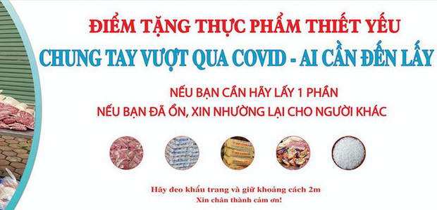 Người phát quà từ thiện mùa Covid-19: Những người đi SH cũng dừng lại lấy-1