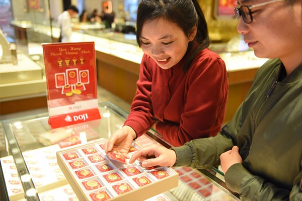 Giá vàng hôm nay 13/4: Hưởng lợi từ đồng USD suy yếu-2