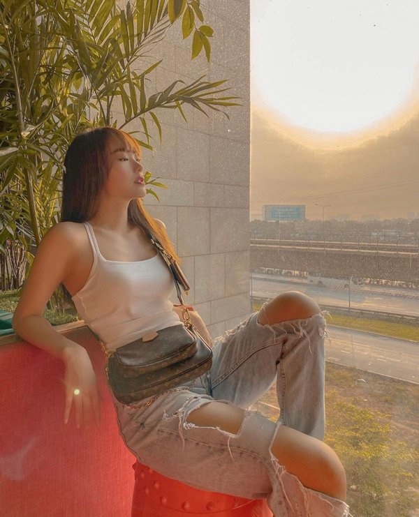 Combo ăn mặc trẻ đẹp của Minh Hằng luôn có món đồ mà chị em nào cũng biết-9