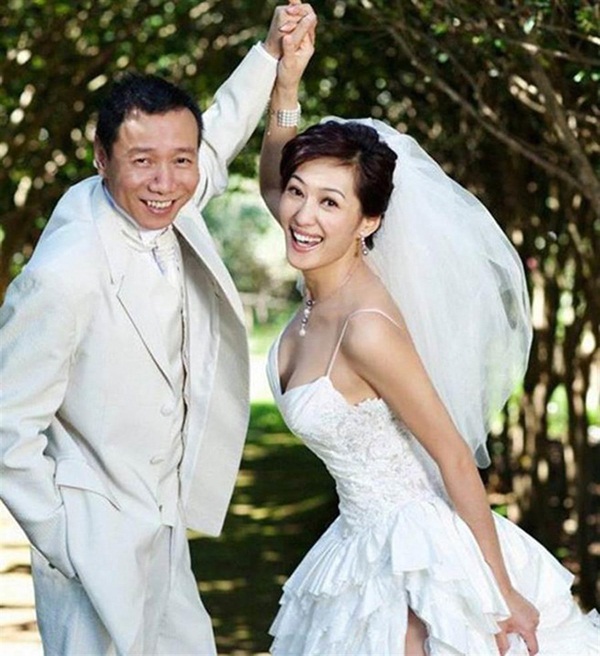 Lý Mạc Sầu gợi cảm nhất màn ảnh: Tuổi trẻ bị bạn trai lừa đảo tới tan gia bại sản, giờ ra sao ở tuổi 53?-5