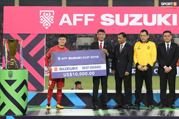 Quang Hải và tuổi 23 độc nhất vô nhị: Danh hiệu đề huề, nhà đẹp, xe sang khiến các bậc tiền bối cũng phải ghen tị-8