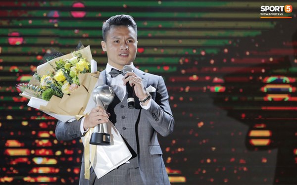 Quang Hải và tuổi 23 độc nhất vô nhị: Danh hiệu đề huề, nhà đẹp, xe sang khiến các bậc tiền bối cũng phải ghen tị-11