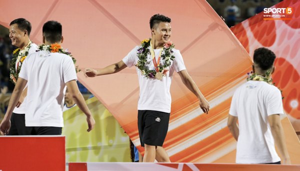 Quang Hải và tuổi 23 độc nhất vô nhị: Danh hiệu đề huề, nhà đẹp, xe sang khiến các bậc tiền bối cũng phải ghen tị-12