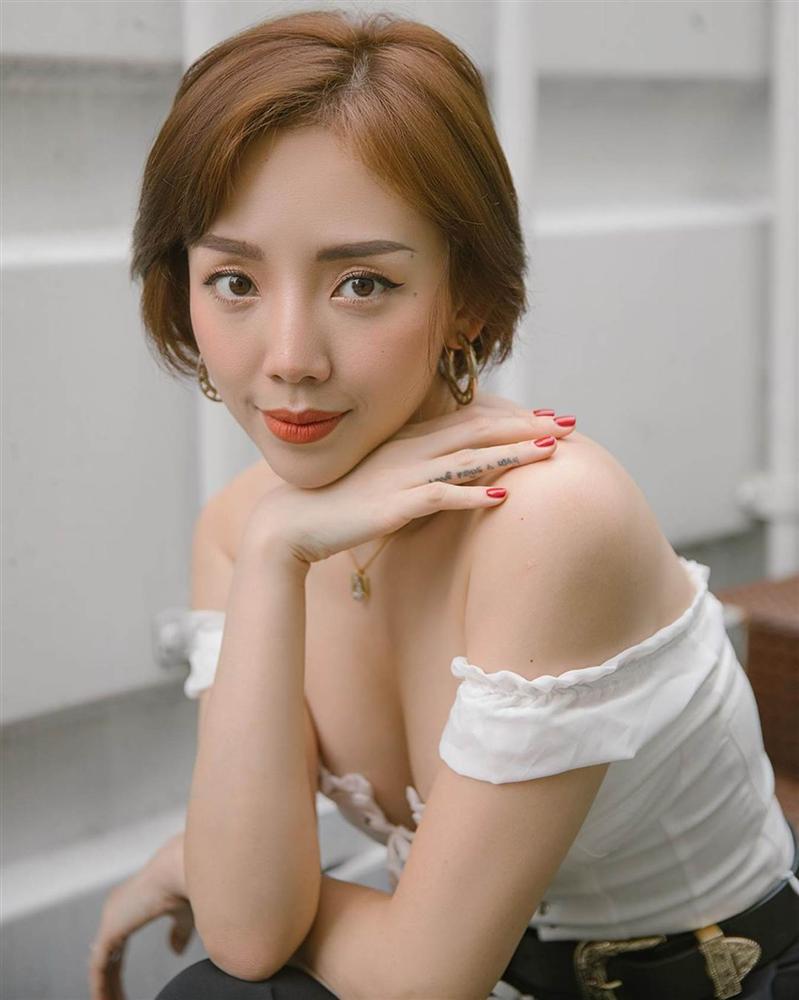 Tóc Tiên khoe bộ móng trăng khuyết và nửa vầng trăng khiến nhiều chị em đồng cảm-2