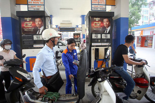 Giá xăng dầu ngày 13/4 tiếp tục giảm xuống còn 11.300 đồng/lít-2