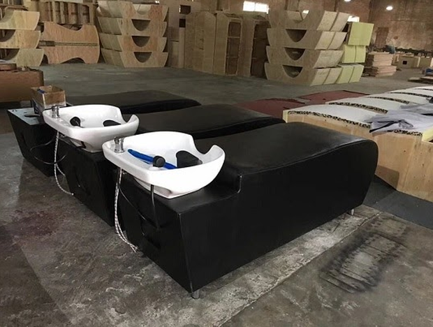 Mở cửa gội đầu cho khách trong thời gian cách ly xã hội, tiệm cắt tóc bị phạt 6,5 triệu đồng-1