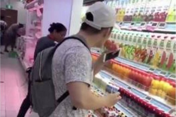 2 thanh niên uống trộm nước trong siêu thị còn dọa lan truyền Covid-19, tưởng được khen ngầu nào ngờ có nguy cơ lĩnh án tù-1