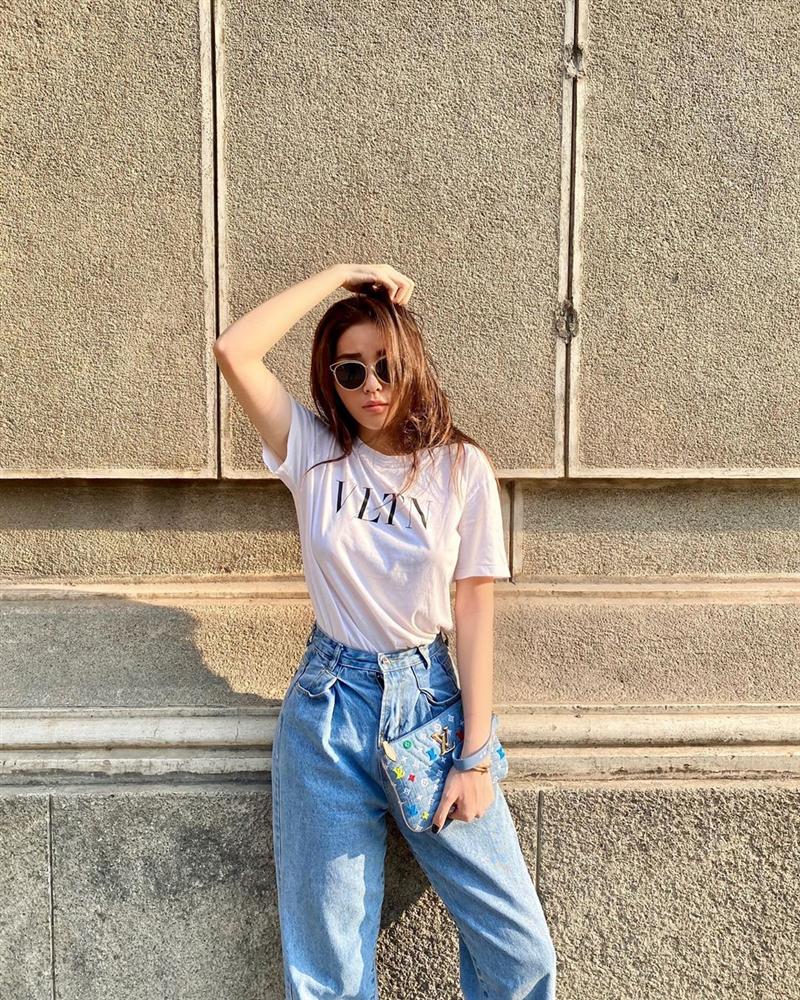 Thước đo thần thái mỹ nhân Vbiz là combo áo trắng quần jeans: Hà Tăng sang chảnh, Ngọc Trinh khoe dáng nuột nhưng đến Minh Hằng mới bất ngờ-6