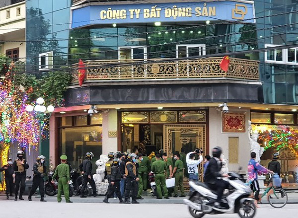 Thêm 2 đàn em của cặp vợ chồng đại gia BĐS Đường Dương bị bắt giam-1