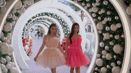 Vì sơ sểnh lộ thân hình khẳng khiu mà Hương Giang kém đẹp hơn vợ 2 Minh Nhựa và bà hoàng Hermes khi cùng diện váy công chúa-5