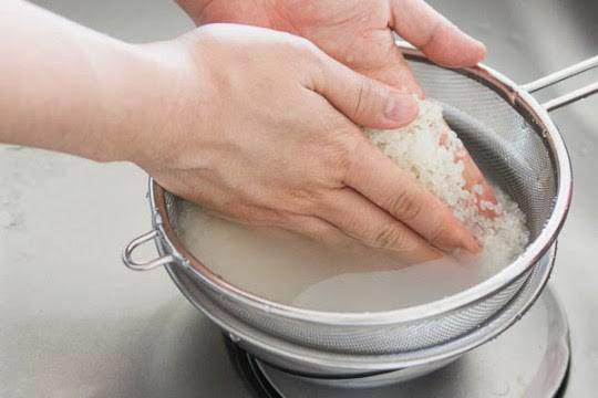 After washing the rice, do not cook it immediately, do this step for fragrant and non-sticky rice