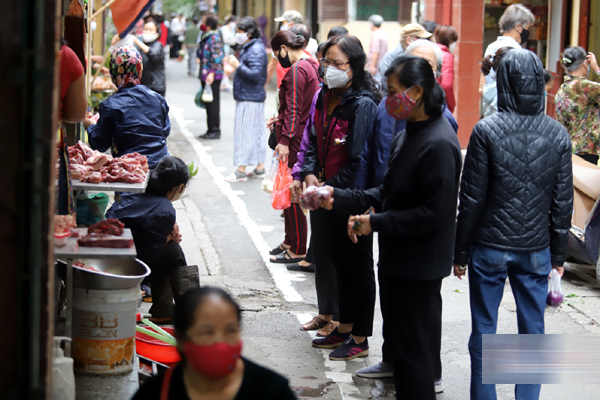 Cảnh tượng chưa từng có ở chợ hoa lớn nhất Hà Nội mùa Covid -19-19