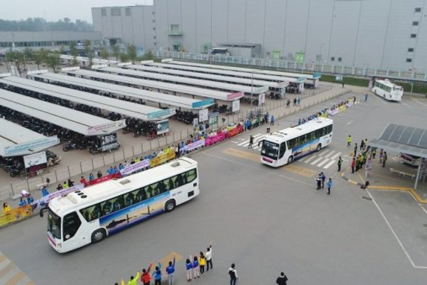 Bệnh nhân 262 mỗi ngày đi xe đưa đón nhân viên với 40 người-3