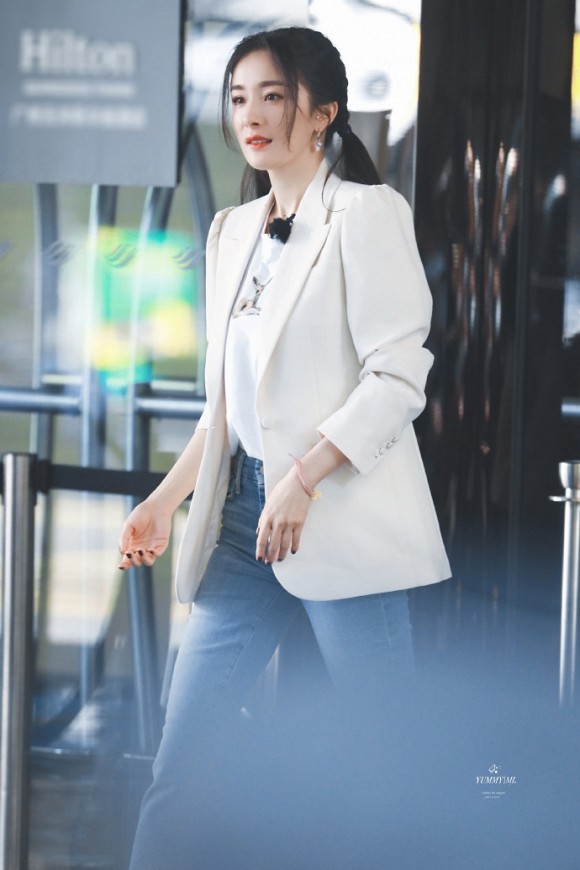 Cột tóc hai bên hack tuổi cực đỉnh, Dương Mịch còn gây mê hoặc với góc nghiêng thần thánh-2