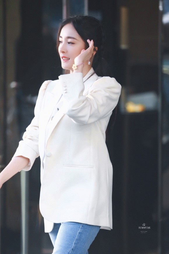 Cột tóc hai bên hack tuổi cực đỉnh, Dương Mịch còn gây mê hoặc với góc nghiêng thần thánh-4