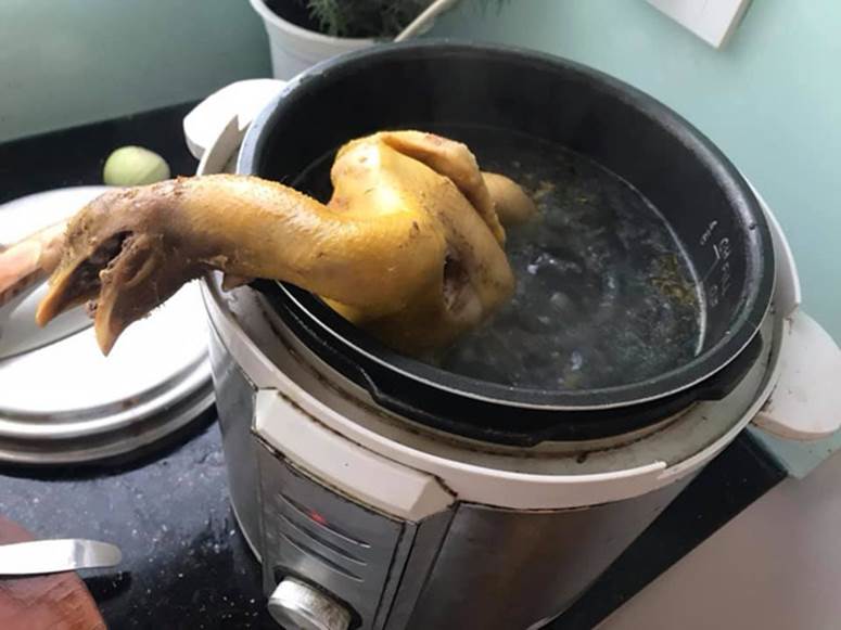 Tìm thấy hung thần của hội ghét bếp: Cuộc đời em là một đường thẳng, chỉ vì luộc gà mà... toang-5