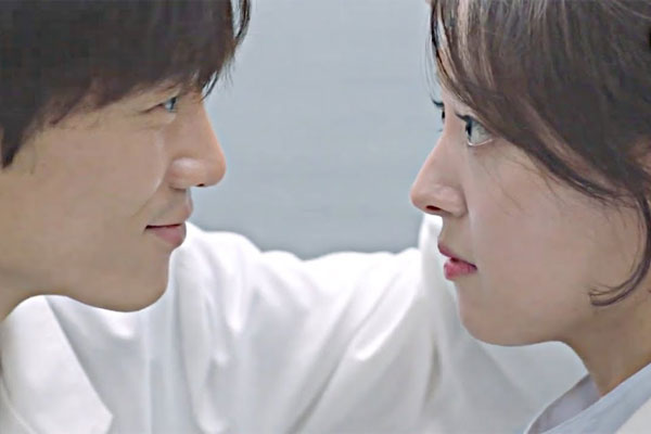 Đau đớn xoay tiền chữa bệnh cho con gái, tôi sửng sốt khi một người đàn ông 50 tuổi nhét vào tay cuốn sổ tiết kiệm 2 tỷ cùng yêu cầu quá đột ngột-3