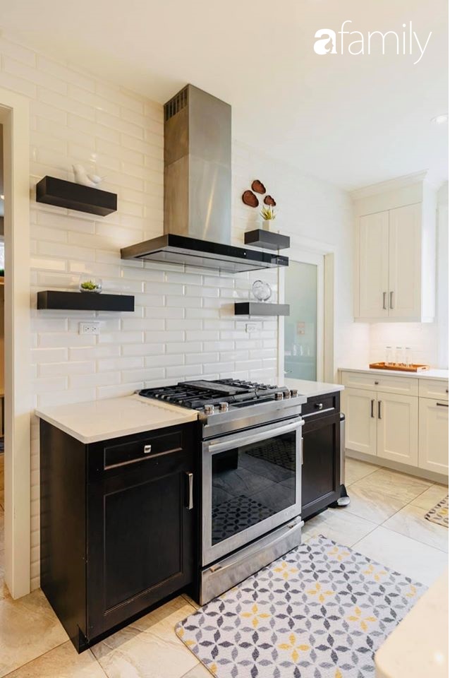 Mẹ Việt ở Canada khoe ngôi nhà đẹp như trong phim, thích nhất là căn bếp vừa đứng nấu cơm vừa ngắm trời mây cây cối-10