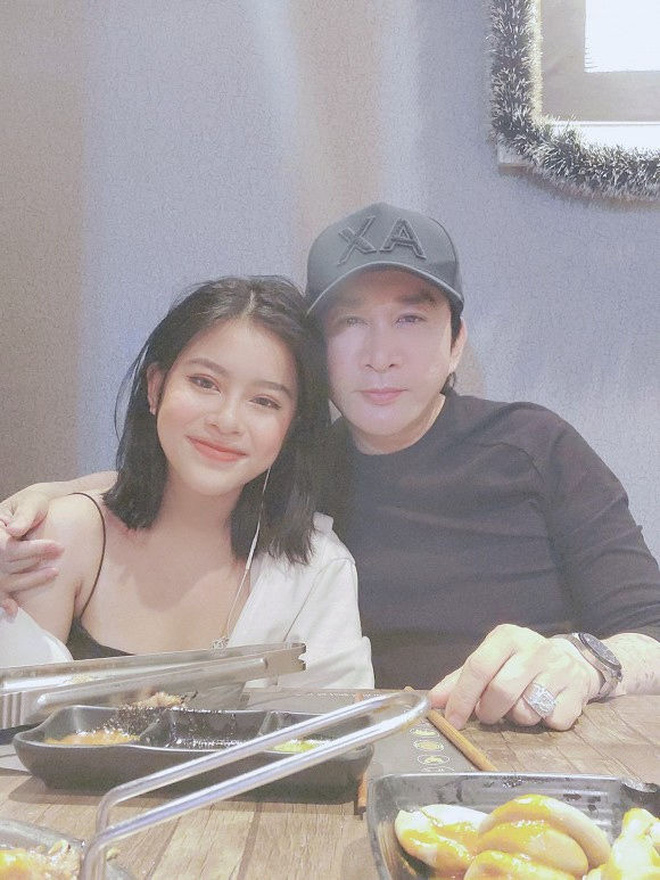 Bức ảnh hiếm hoi của NSƯT Kim Tử Long với con gái thứ 3: Bố siêu hack tuổi, con xinh xắn như hot girl-2