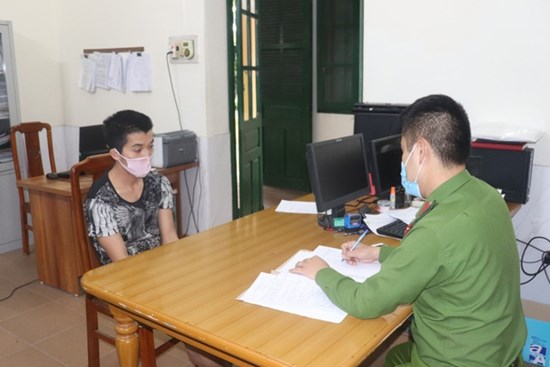 4 thanh niên đánh cán bộ chốt kiểm soát dịch bệnh Covid-19