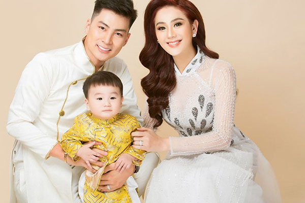 Giữa nghi vấn rạn nứt, Lâm Khánh Chi lộ diện tươi tắn hơn hẳn, để lộ tình trạng hiện tại với ông xã qua 1 dấu hiệu-7