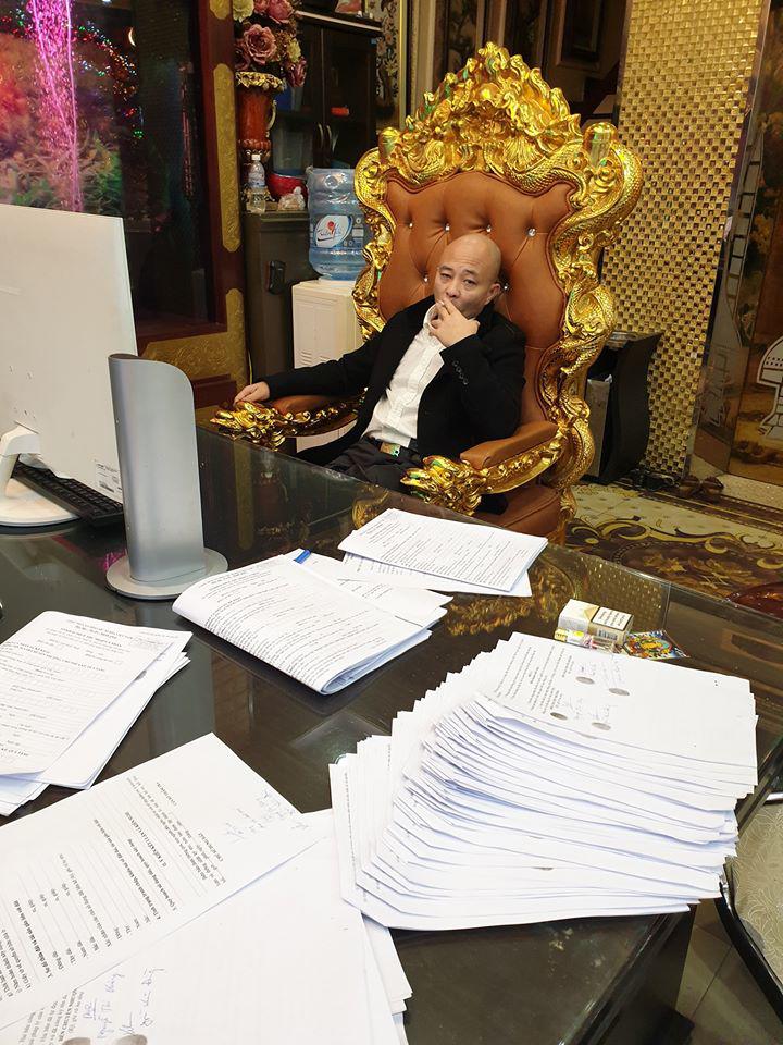 Nỗi uất ức của hàng xóm sống cạnh gia đình nữ đại gia Đường Dương-1