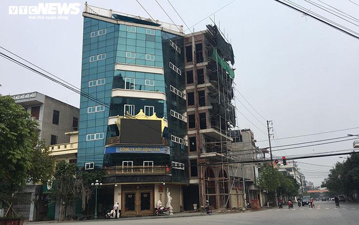 Nỗi uất ức của hàng xóm sống cạnh gia đình nữ đại gia Đường Dương-2