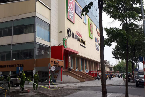 Bố mất, nữ điều dưỡng lập bàn thờ chịu tang ở khu cách ly COVID-19-3