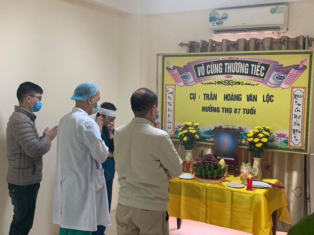 Bố mất, nữ điều dưỡng lập bàn thờ chịu tang ở khu cách ly COVID-19-2