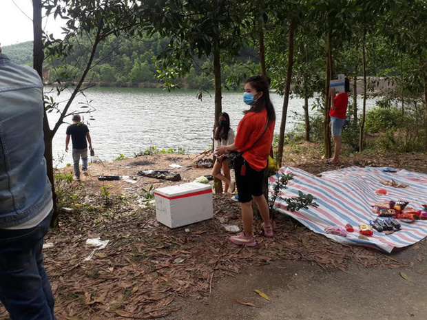 Bắt quả tang 9 nam nữ tụ tập ăn uống dã ngoại bên bờ hồ trong thời gian cách ly xã hội-3