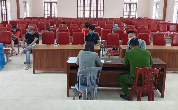 Bắt quả tang 9 nam nữ tụ tập ăn uống dã ngoại bên bờ hồ trong thời gian cách ly xã hội-4