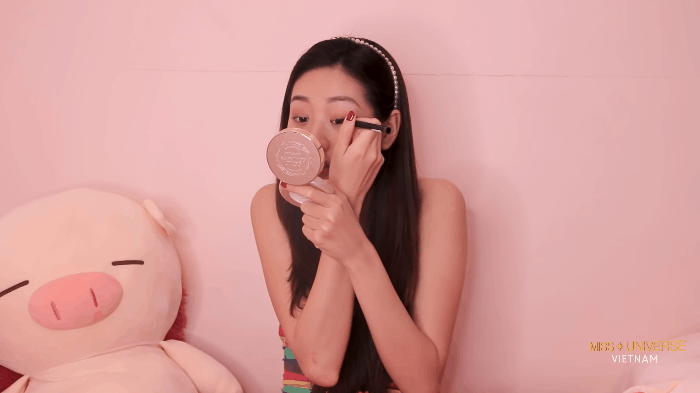 Hoa hậu Khánh Vân trẻ ra ít nhất 3 tuổi nhờ thay đổi cách trang điểm mắt, chị em cũng nên rút kinh nghiệm ngay-6