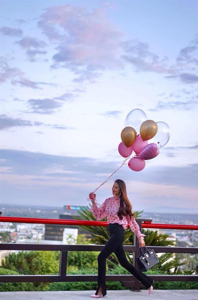 Những pha phá đồ hiệu để đời của sao Việt: Người xách túi trăm triệu vẫn úi xùi, người diện đồ đắt tiền nhìn chỉ muốn thốt lên phí của”-4