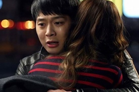 Đang tranh quyền nuôi con, bỗng dưng vợ buông tay để cả 2 con cho tôi nuôi, tôi băn khoăn mãi cho tới ngày tình cờ thấy cô ấy đứng lặng người trong gió rét