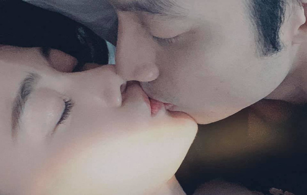 Phương Oanh bất ngờ đăng ảnh khoá môi bạn trai hậu công khai, còn đánh dấu chủ quyền thế này thì về chung nhà thôi!-1