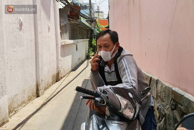 Gặp thầy giáo Tây thất nghiệp, cầm bảng xin giúp tiền để mua thức ăn: Tôi choáng ngợp bởi lòng từ bi và sự hào phóng của người Việt-7