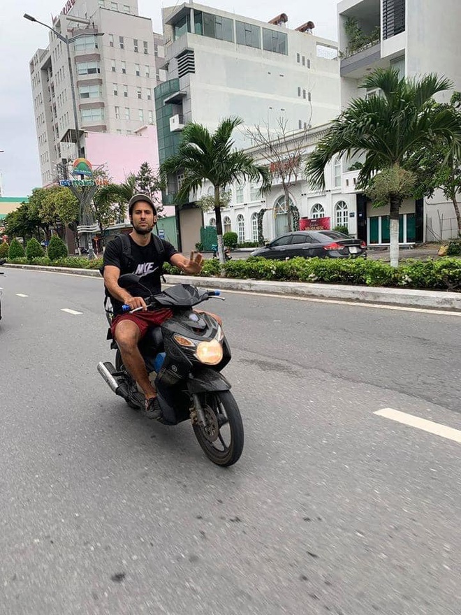 Khách Tây ở Đà Nẵng không đeo khẩu trang, phản ứng thô tục khi bị nhắc-1