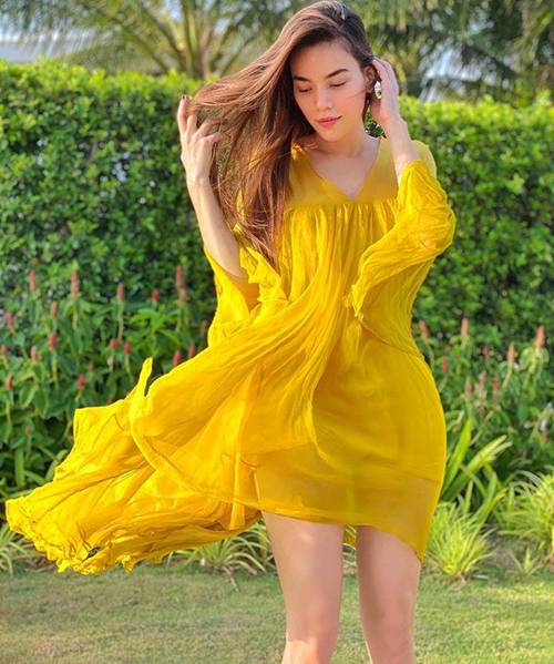 Diện đầm bồng bềnh tưởng nuốt dáng, Hà Hồ vẫn cao tay khoe đường cong uốn lượn-1