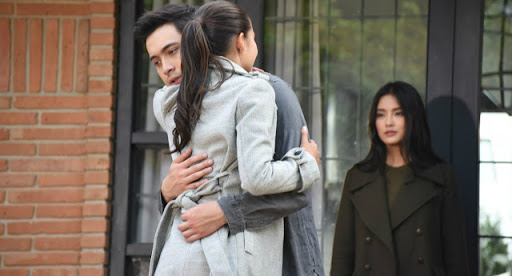 9 năm hiếm muộn mới sinh được con, ngày trở dạ vợ gọi chồng vào viện thì anh cáo bận vì phải chăm sóc người này-1