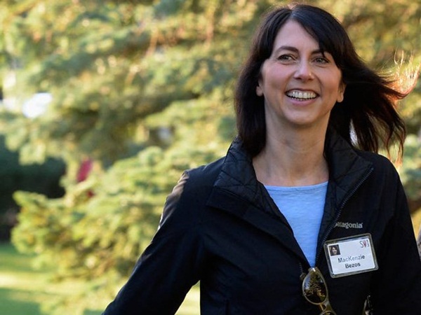 9 tháng sau ly hôn, khối tài sản của vợ cũ tỷ phú Amazon mất 3.000 năm mới tiêu hết-3