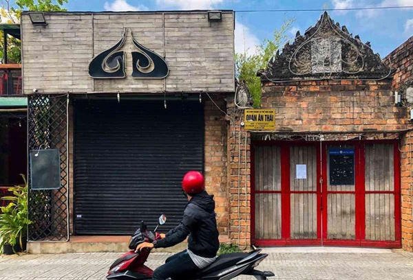 Sức khỏe nam phi công người Anh có tín hiệu lạc quan, xét nghiệm đông máu tạm ổn dù vẫn phải lọc máu liên tục-1