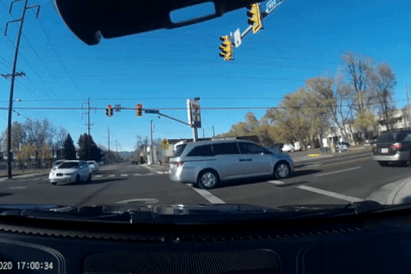 Chạy ngược chiều trên đường, tài xế xe máy gặp tai nạn liên hoàn-1