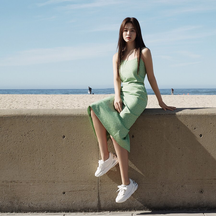 Song Hye Kyo trẻ hơn xưa bao nhiêu là nhờ loạt công thức diện đồ sau, choáng nhất là chuyện cô chẳng ngán mặc crop top khoe eo-7