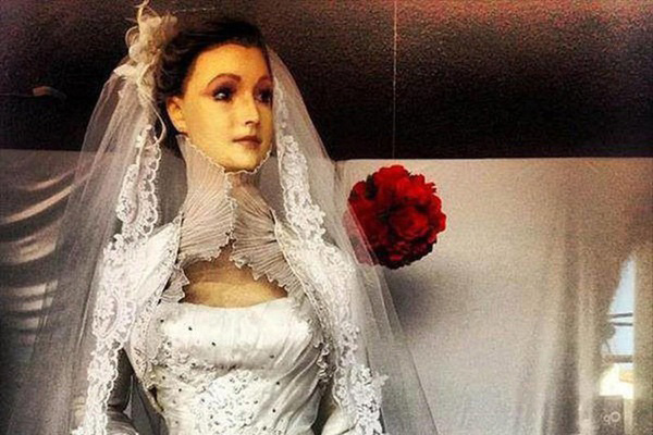 Đến dọn dẹp nhà cho mẹ quá cố, người đàn ông rụng rời phát hiện xác ướp bí ẩn trong tủ đông lạnh suốt 10 năm-3