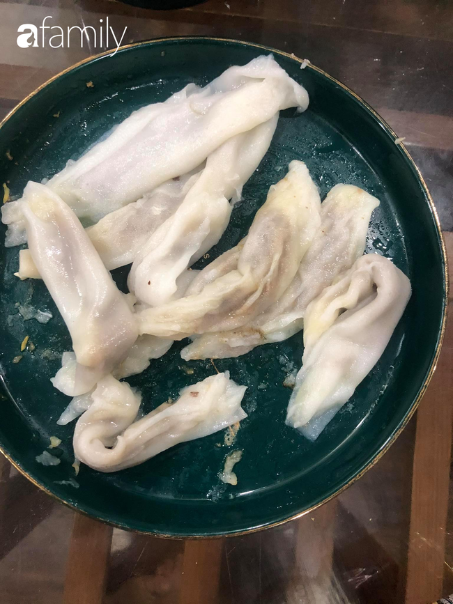 Mẹ đoảng trổ tài làm bánh mỳ, con gái ăn xong nhăn nhó thông báo một điều đau khổ nhưng không ai nhịn được cười-3