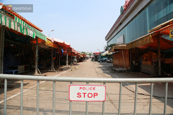 Cảnh tượng chưa từng có ở chợ hoa lớn nhất Hà Nội mùa Covid -19-2