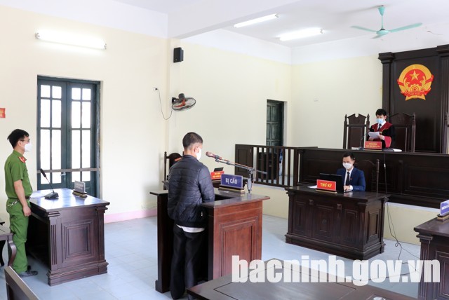 1 năm tù cho người không đeo khẩu trang, đập vỡ điện thoại công an-1